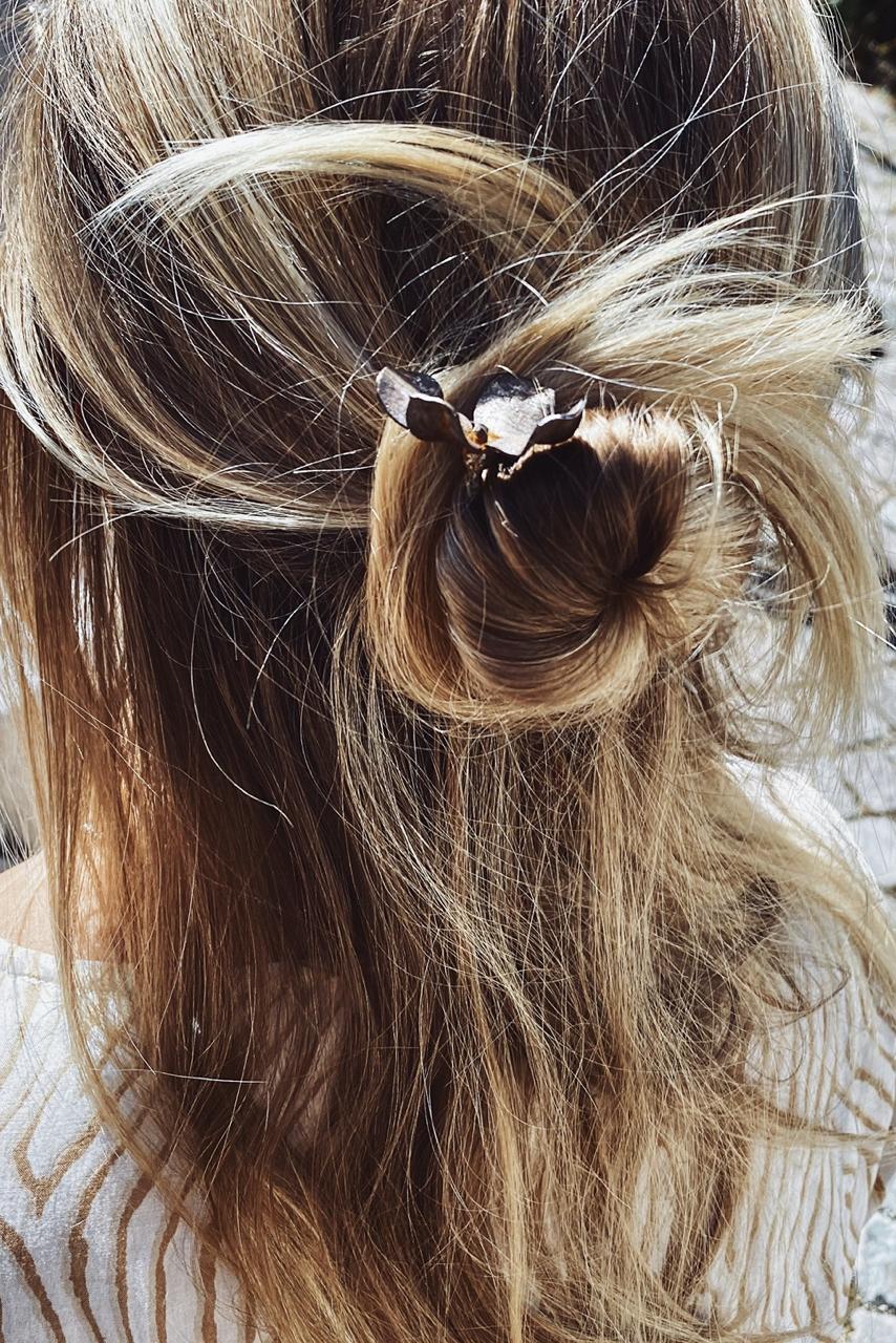 Metal flower for your cardigan